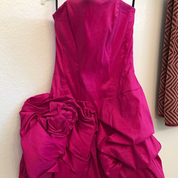 Pink dress with ruffled detailing. - Picture 7 of 8